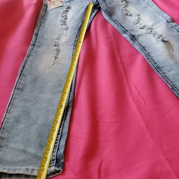 Women embellished rhinestones acid wash jeans - Picture 5 of 5